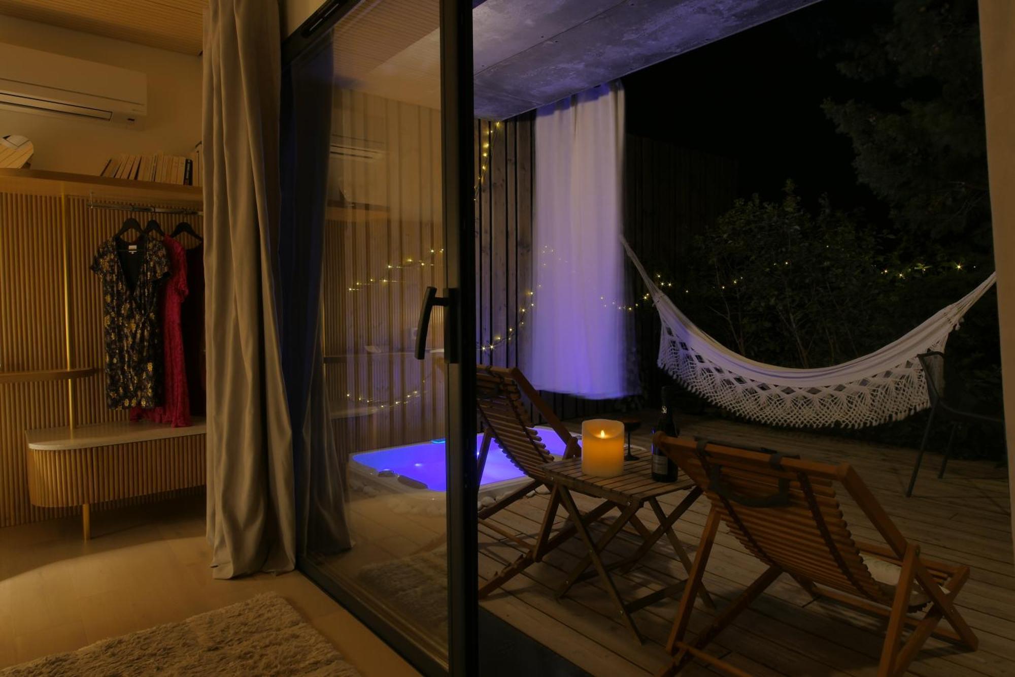 Bien Loin D'Ici Spa B&B Nimes Exterior foto