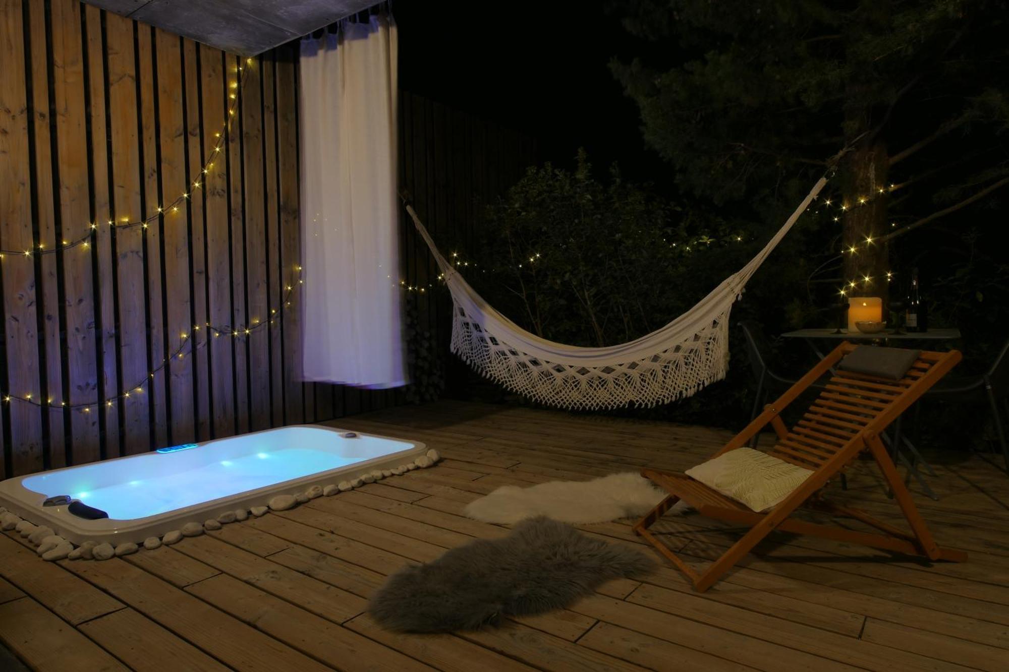 Bien Loin D'Ici Spa B&B Nimes Exterior foto